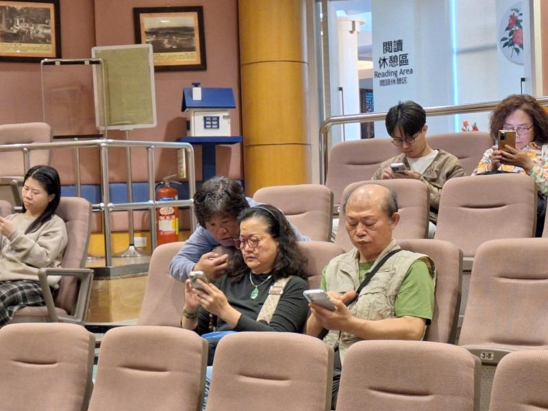 學員練習手機平板APP實作