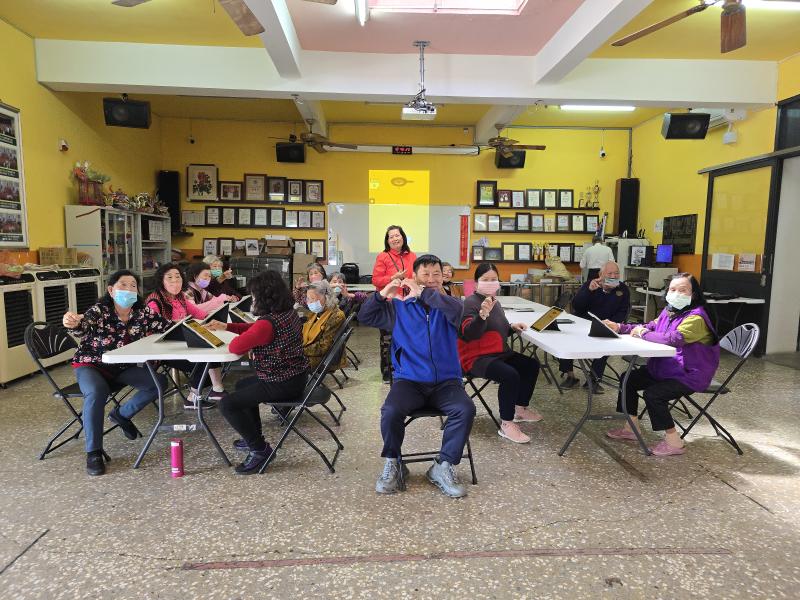 學員學員一起合影。