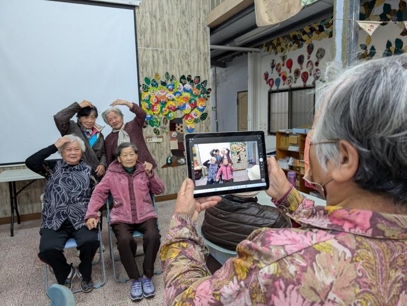 讓長者去挑戰、競賽完成拍攝。