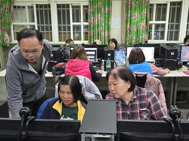 老師解決學員遇到的瓶頸。