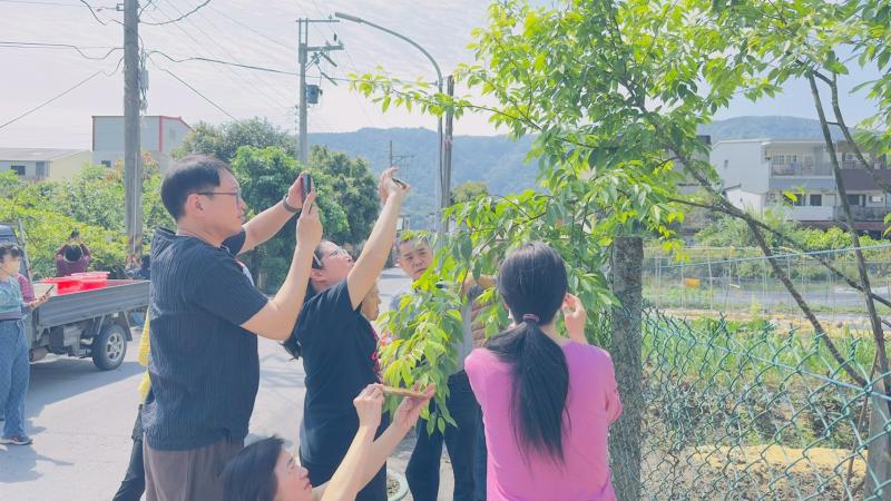 教導拍攝照片，記錄社區日常