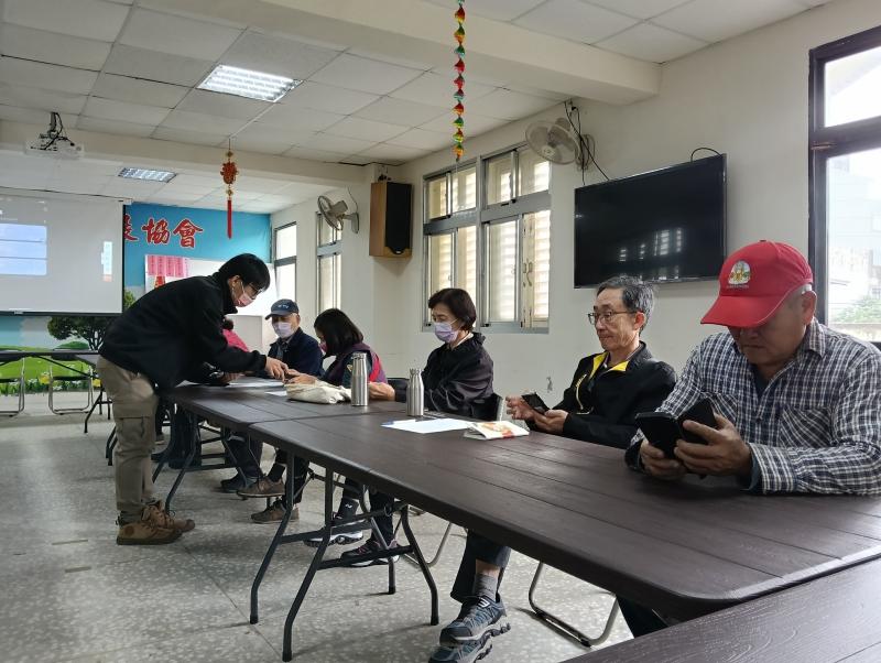 進一步參與網路社群(Line群組、Facebook社團等)