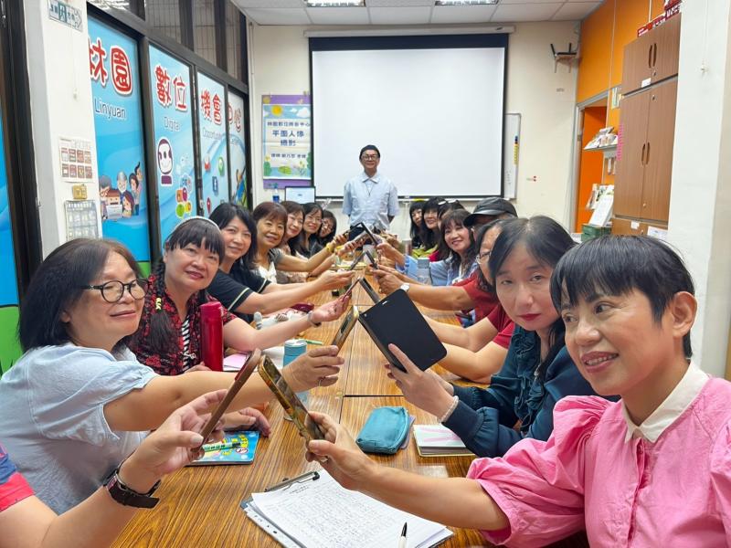 課程中學員非常歡迎鄭乃堅講師來林園DOC指導。