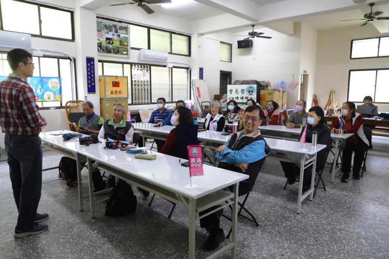 民眾踴躍來上課