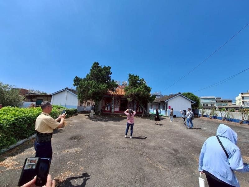 學員至戶外做APP實作應用