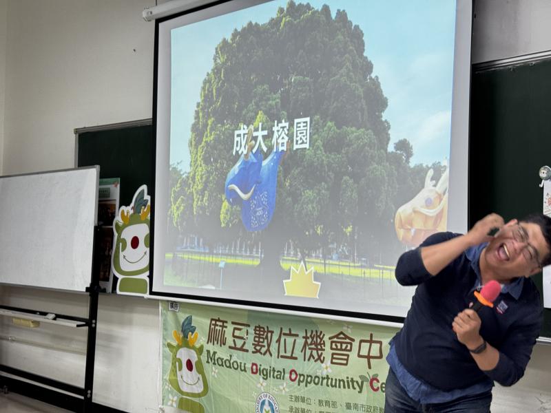 老師出拳，表演生動