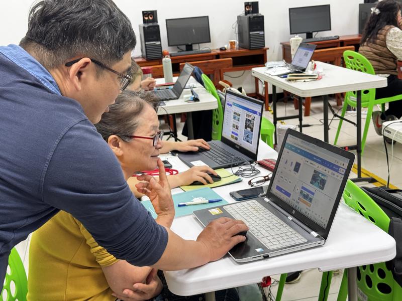 細心講解的老師