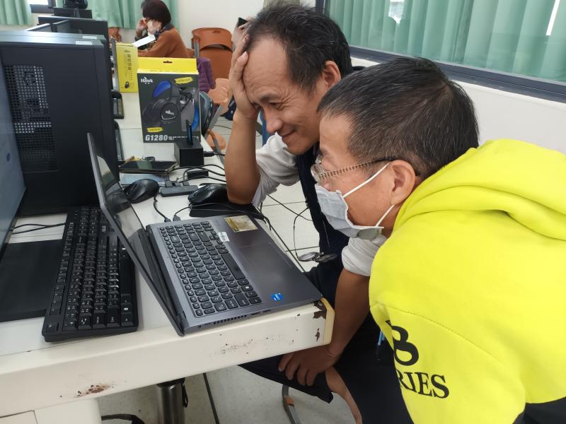 兄弟，你來看看我做的成果，不錯吧!