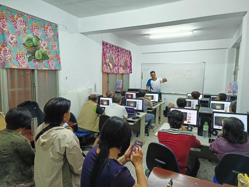 課程引導學員將家鄉文化轉化為創意文創作品，透過實作提升品牌附加價值。