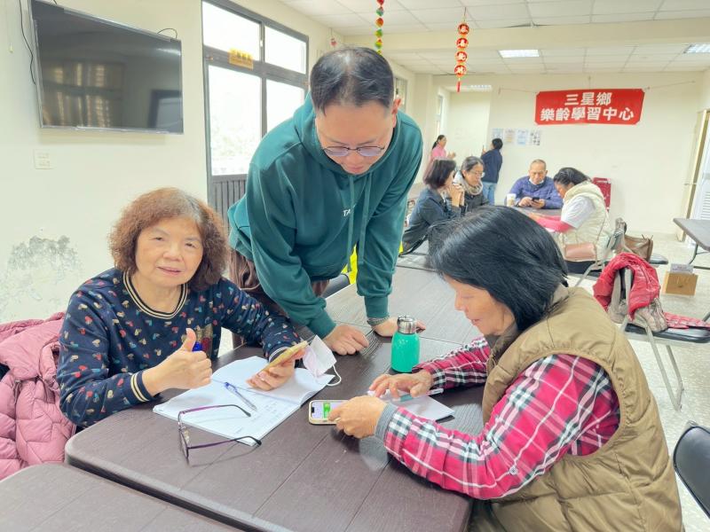 透過拍貼 APP 後製成為 LINE 貼圖素材。