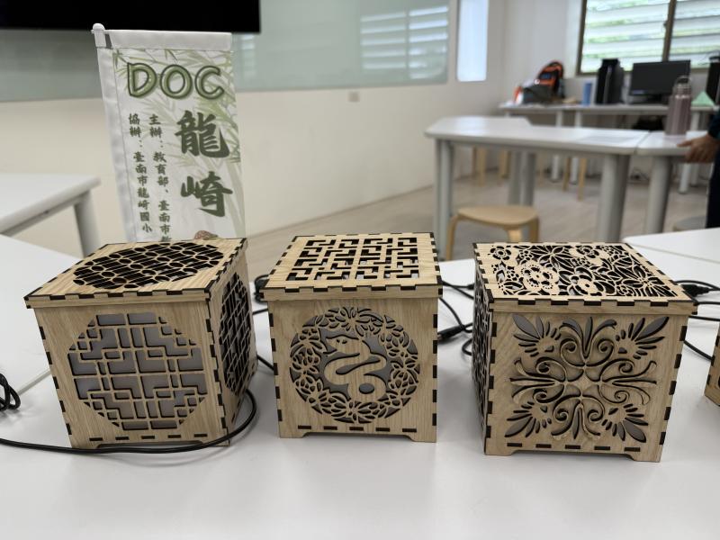 學員在網站尋找不錯的窗花圖案,在經由軟體修改成自己喜歡的圖案