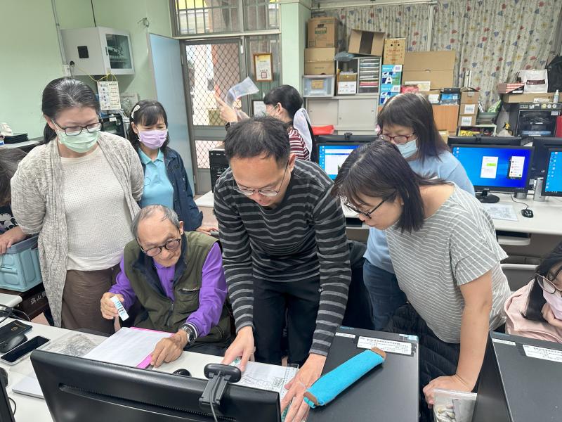 用canva軟體設計去背完成線條圖