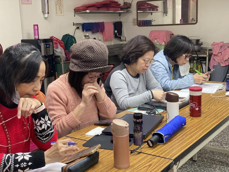 學員跟著老師的步驟，動手操作Google Maps