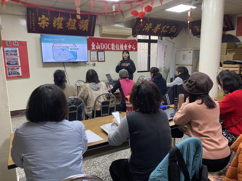 老師按步驟，帶領學員們了解如何規劃路線。