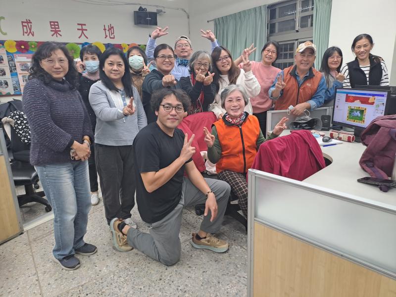 耶!終於完成可以寄給親朋好友的電子賀卡囉