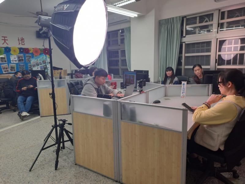 來唷~緊張的時刻到了~直播開始!