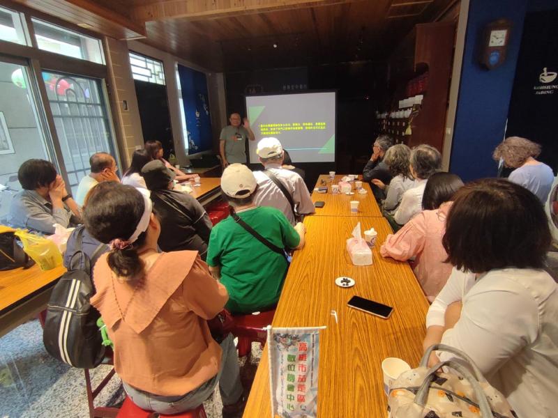 講師介紹拍照技巧方式與教學