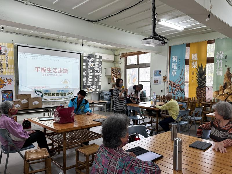 跟學員們講述一下課程內容