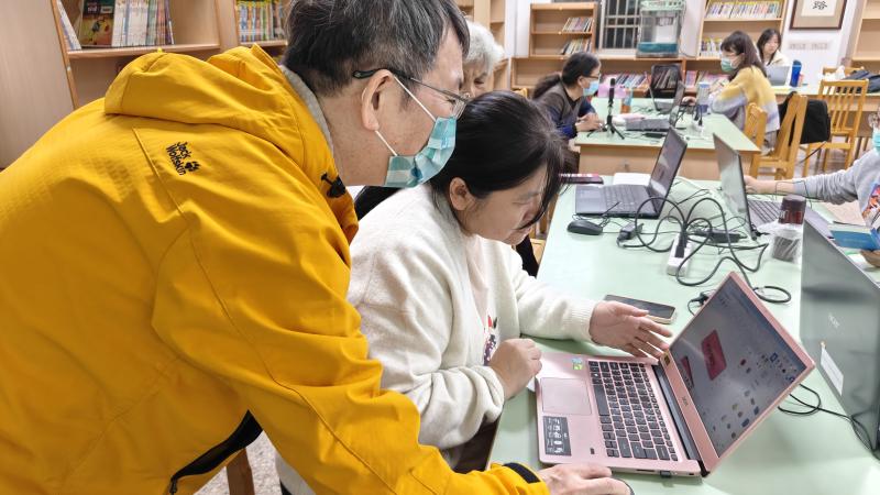 學員第一次接觸3D軟體，細心專注設計出圖形