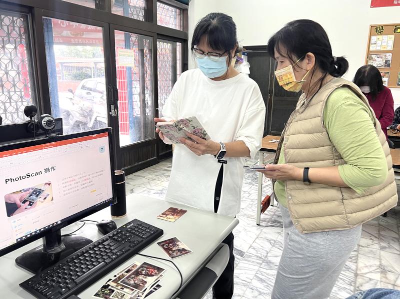 學員們一邊專注地觀看講師詳細的簡報說明，一邊依照步驟操作老照片修復軟體，親自體驗數位修復的實務流程與技巧。