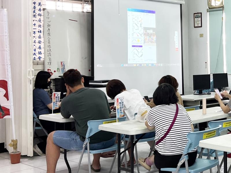 學習電子書封面設計，提升設計美感與排版能力。