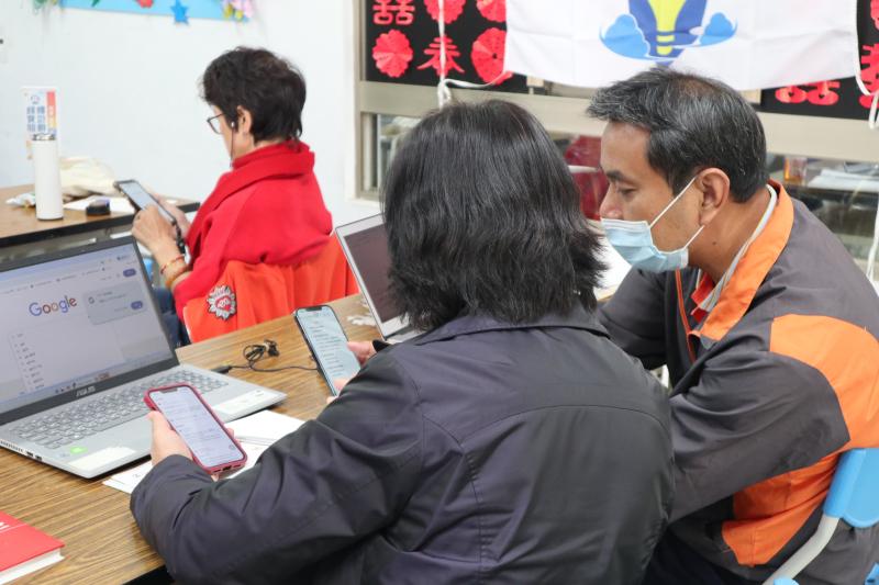 學員互相交流學習