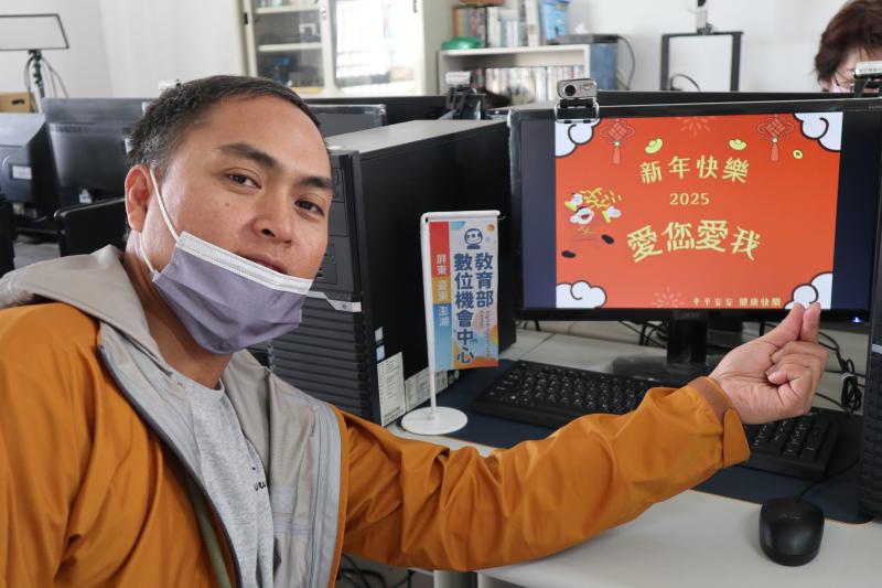 練習使用Canva製作新年賀卡