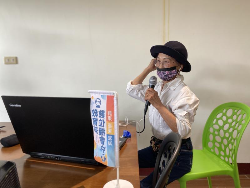 學員自說自話的錄音型態分享故事