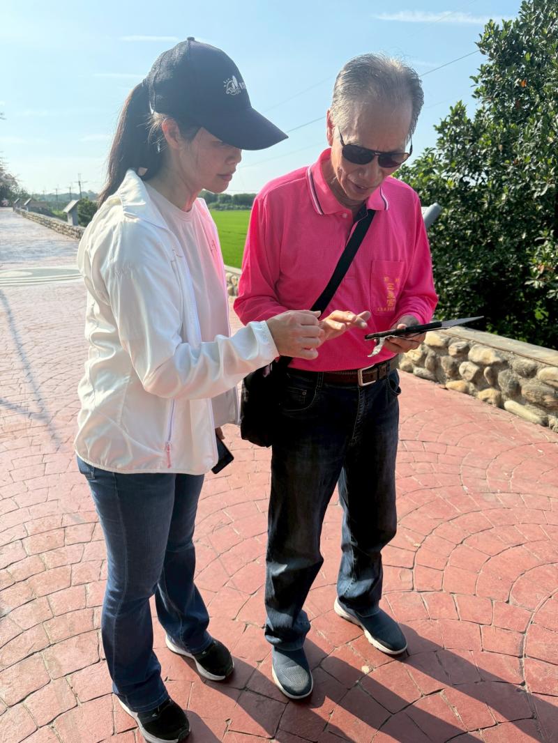 走路的時候，也可以隨手用手機拍下沿途的美景