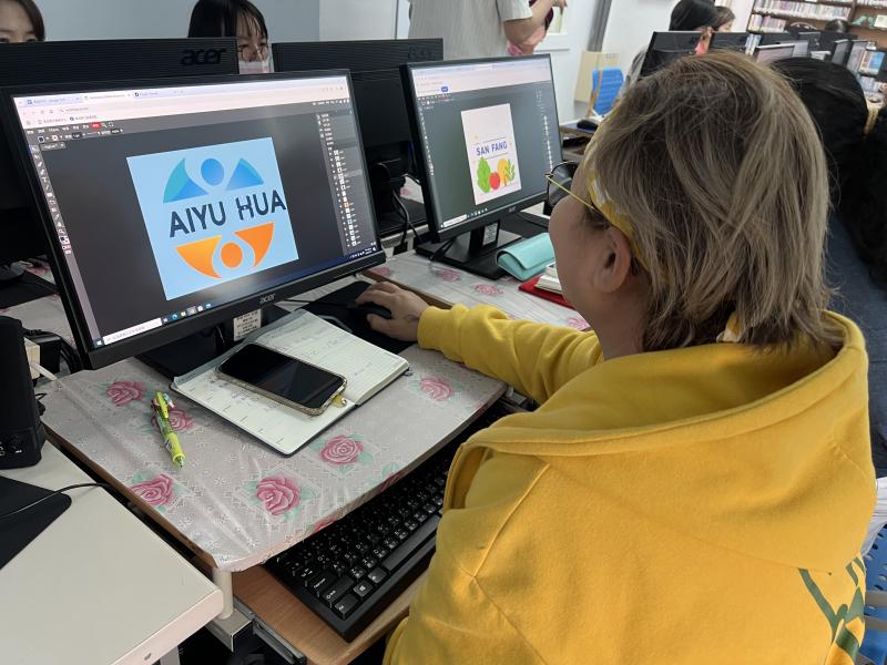 體驗了AI生成工具的魔法，不需要會畫圖，也不必有設計背景，幾個步驟就能快速產出有質感的LOGO設計。透過實作學員使用繪圖工具進行臨摹微調，完成自己屬意的作品。