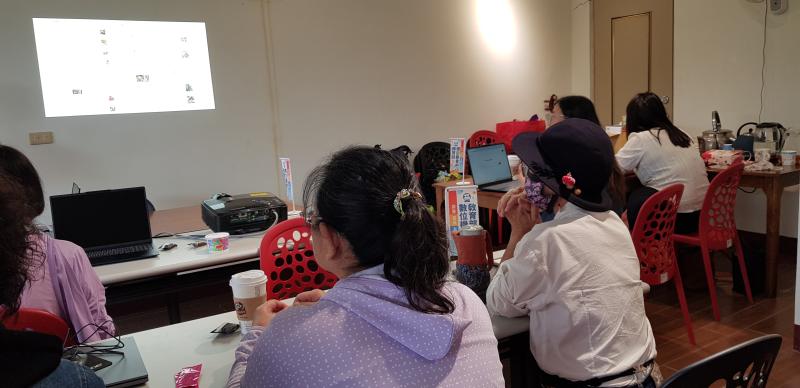 感謝教育部補助，為因應課程內容這次DOC採購了主要的設備包括錄音機、麥克風、使用到的線材，攝影時會用到的行動式補光燈，未來可以採用的影音剪輯軟體，