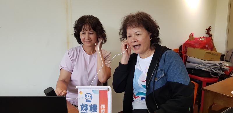 實地操作演練時，由鎮代會黃玉英代表及里壠社區發展協會理事長林韋君以阿美族語教學演練了10分鐘帶領聽眾學會阿美族生活物品的正確講法，一邊還插入音效