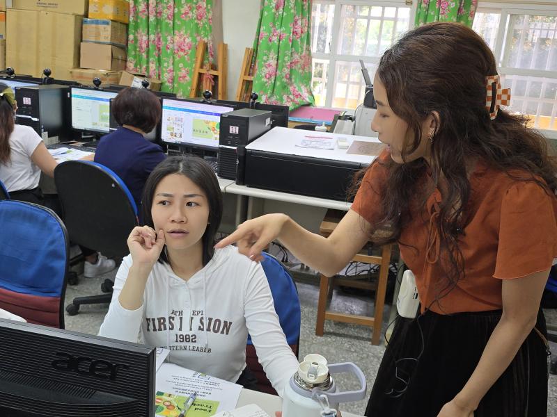 老師說明學員遇到的難題。