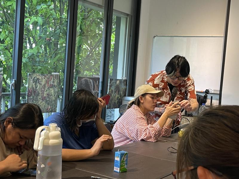 在剪輯操作教學中，講師針對每位學員個別指導，協助學員熟悉[CapCut]與[美圖秀秀]等常用剪輯App的基本操作流程。從素材挑選、剪輯、調整節奏到配樂，學員們在講師細心指導下，完成屬於自己的短影片作品，並在課程最後進行分享交流，收穫滿滿。