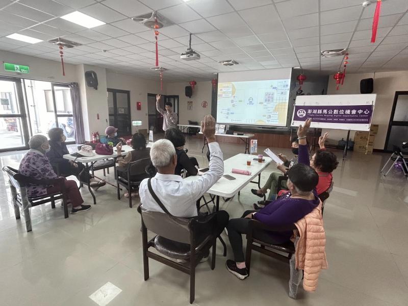 學員認真聆聽依老師說明流程操作練習~操作過程隨時可以請老師指導