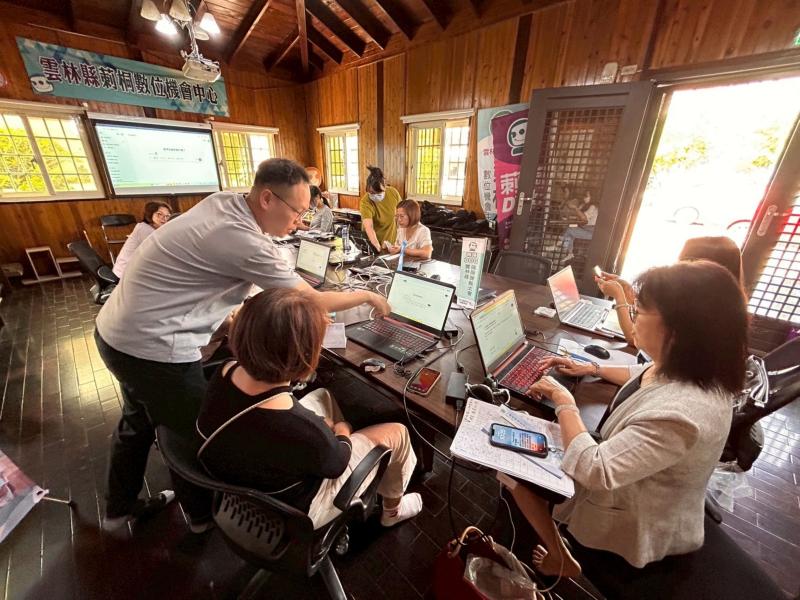 每個人都迫不及待要分享自己的品牌故事，讓聽眾感受到他們的熱情與創意。這不僅是錄音，更是一次心靈的碰撞，讓品牌與聽眾之間的距離拉得更近。誰能想到錄音竟能這麼有趣？讓我們一同期待！🎙️