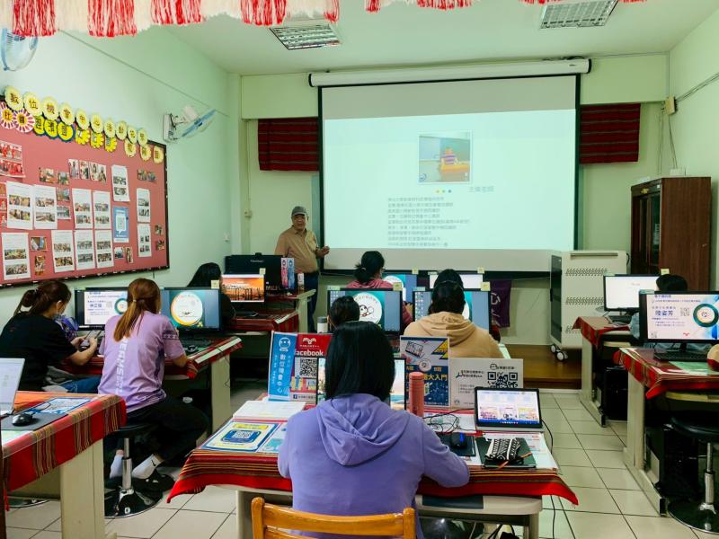 在資深講師 👉王偉老師 的帶領下，課程內容精彩紮實，以豐富的實務經驗與生動的教學風格，帶領學員們輕鬆掌握數位行銷關鍵技巧