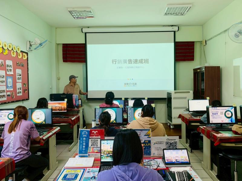 在資深講師 👉王偉老師 的帶領下，課程內容精彩紮實，以豐富的實務經驗與生動的教學風格，帶領學員們輕鬆掌握數位行銷關鍵技巧