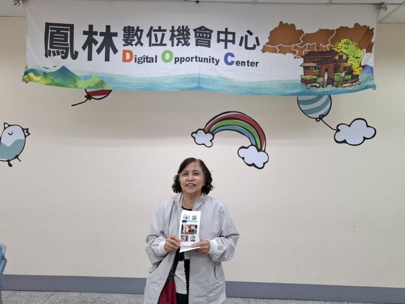 每個學員都要拿著自己完成的貼圖（相印機印出成果），輪流上台介紹自己的貼圖