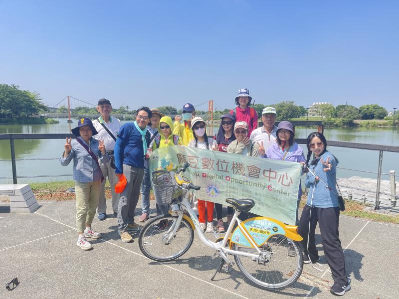 騎到葫蘆埤的合照