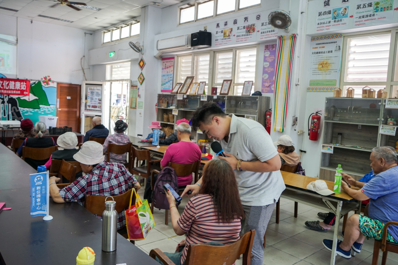 學員認真上課的樣子