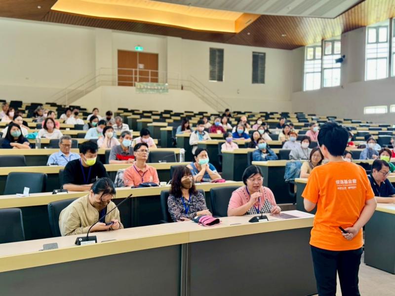 學員課程間也會互相分享遇到的詐騙案例。