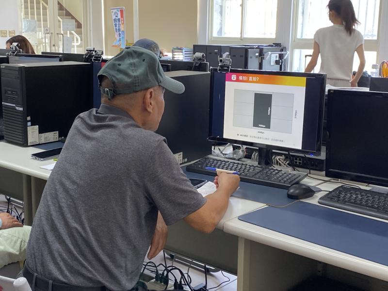 素材使用的方式，決定影片的開場、主體呈現與結尾，並選擇合適的畫面組合出一段有節奏感與情感連貫的短影片。