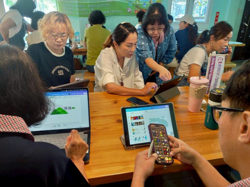 實際操作時間，學員們間也會互相腦力激盪一下。