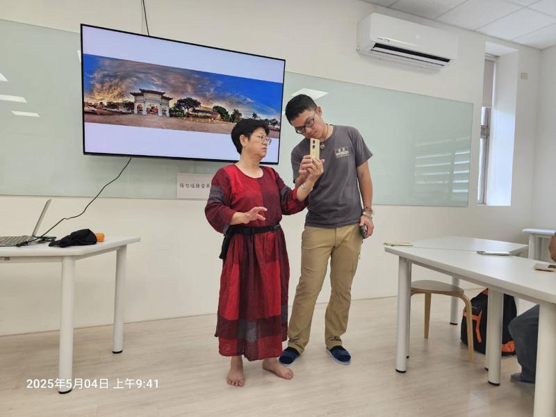 這門課程為關廟與龍崎居民提供全景攝影技術教學，探索完整影像捕捉的可能性。