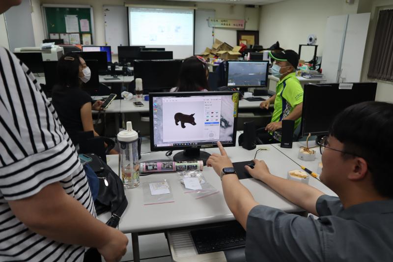 課程老師與學員合影