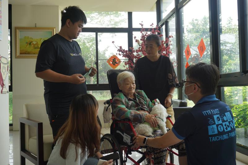 講師協助光線攝影指導，位置建議