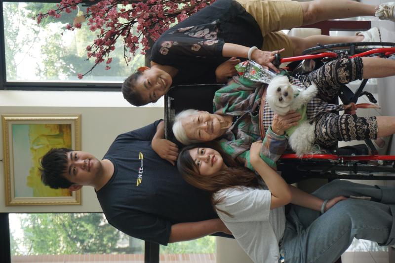 三代同堂的美好時刻