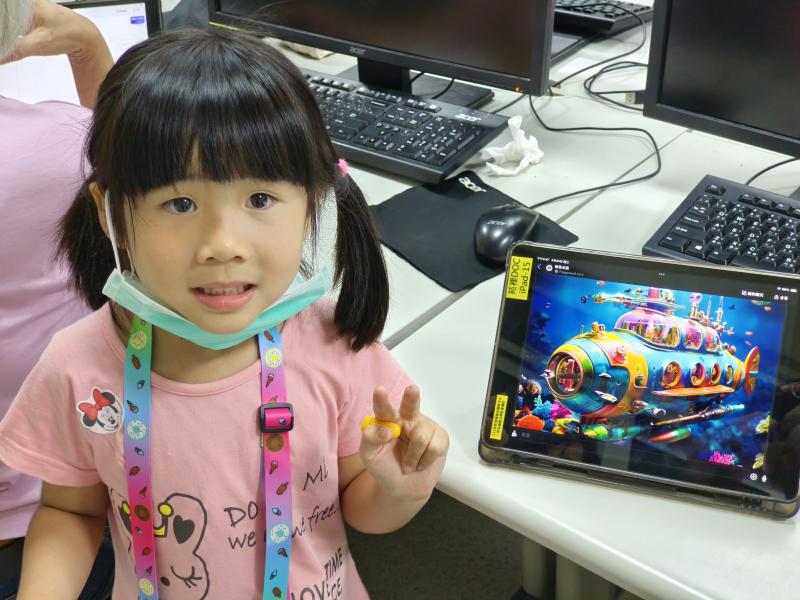 學員們學習運用 AI 文字生成圖像進行創作，圖中可見小朋友開心地展示自己創作的色彩繽紛潛水艇作品。