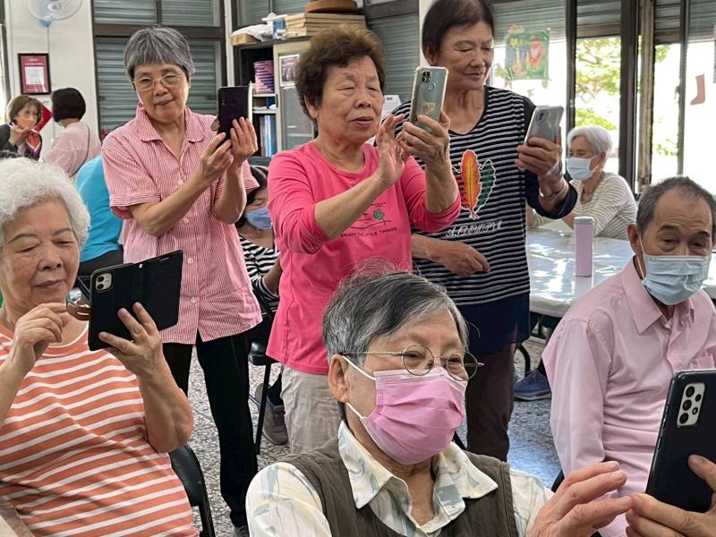 大家一起練習拍照